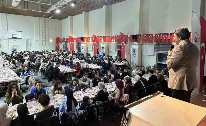 Gençlik ve iş dünyası iftar sofrasında buluştu