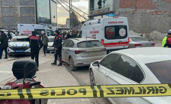 İki grup arasında bıçaklı ve usturalı kavga: 3 yaralı