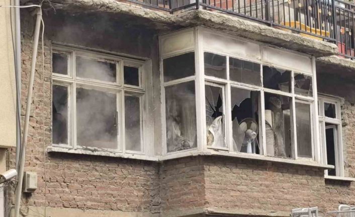 İnegöl’de 2 katlı ev alevlere teslim oldu