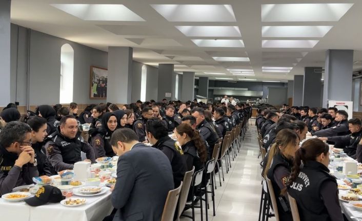 İstanbul Valisi Gül, Çevik Kuvvet Şube Müdürlüğünü ziyaret etti