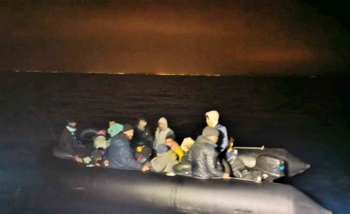 İzmir açıklarında 24 düzensiz göçmen yakalandı