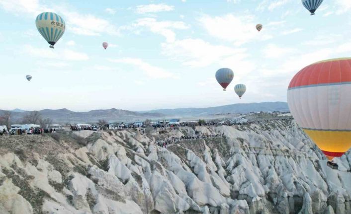 Kapadokya’da yeryüzü de gökyüzü de doldu