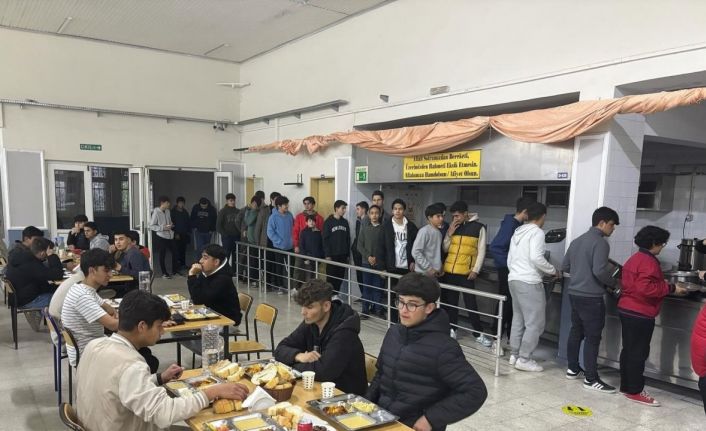 Kaymakam Ertaş, lisede iftar programına katıldı