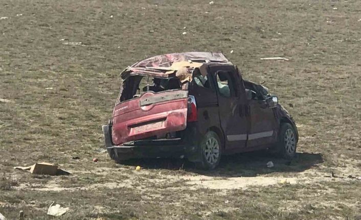Konya’da hafif ticari araç takla attı: 5 yaralı