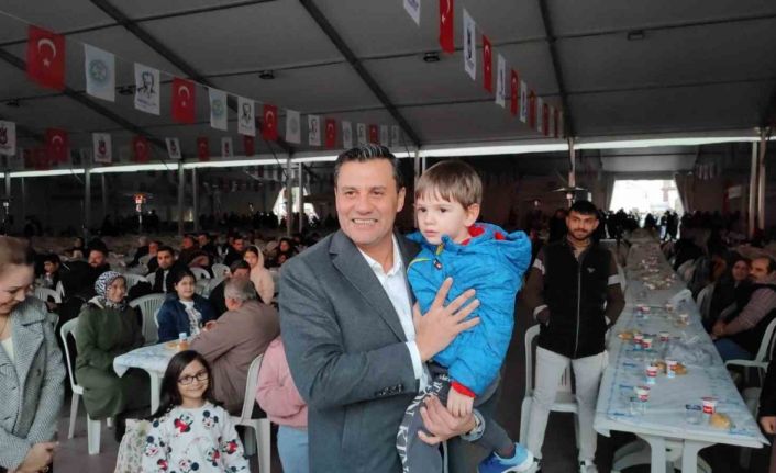 Manisalılar iftar sofrasında buluştu