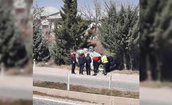 Otomobil takla atarak şarampole yuvarlandı