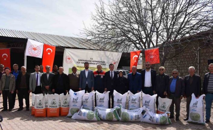 Şarkikaraağaç’ta üreticilere nohut ve yağlık ayçiçeği tohumu dağıtıldı