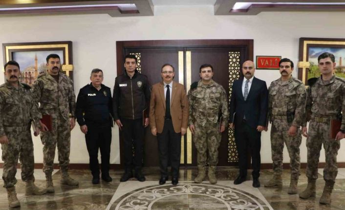 Siirt’te kayıp genç kızı bulan polisler ödüllendirildi