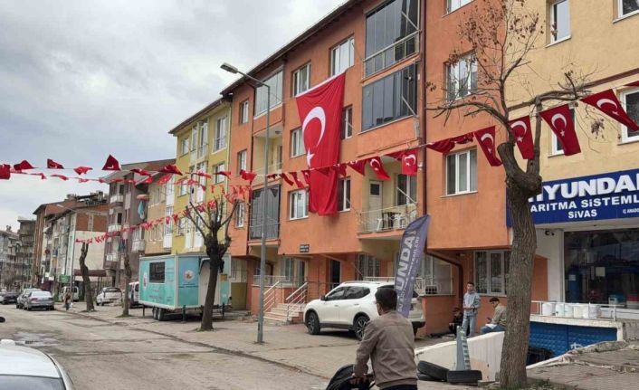 Sivas’a şehit ateşi düştü, baba ocağına Türk bayrağı asıldı