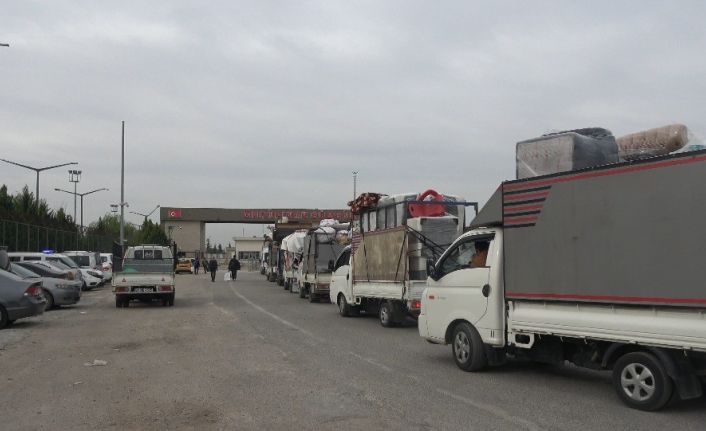 Suriyelilerin bayram öncesi ülkelerine dönüşü sürüyor