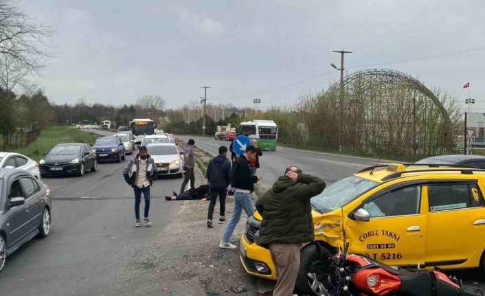 Taksiyle çarpışan motosikletin sürücüsü ağır yaralandı