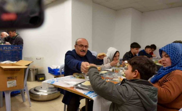 Taşköprü Belediye Başkanı Arslan, ilk orucunu vatandaşlarla açtı