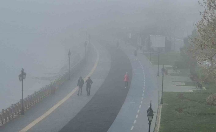 Tekirdağ’da yoğun sis, Marmara Denizi sisle kaplandı