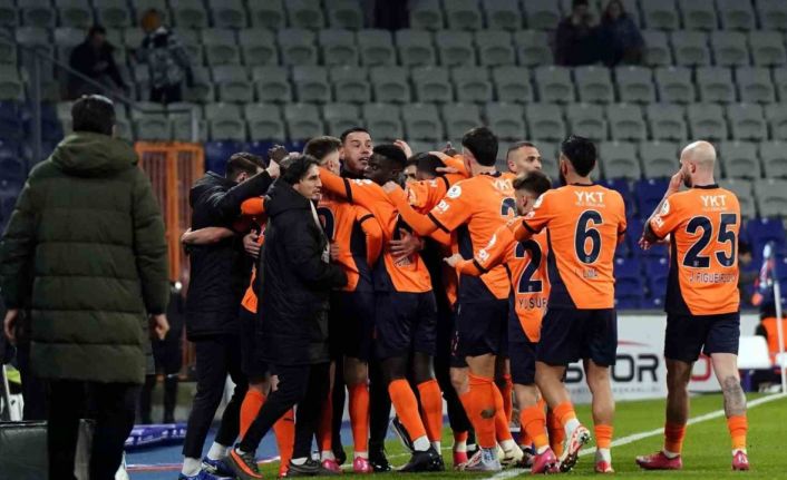 Trendyol Süper Lig: Başakşehir: 1 - Sivasspor: 0 (İlk yarı)