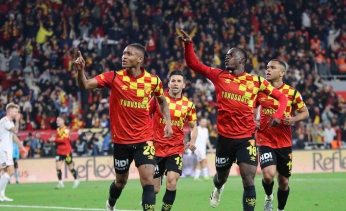 Trendyol Süper Lig: Göztepe: 1 - Samsunspor: 0 (İlk yarı)