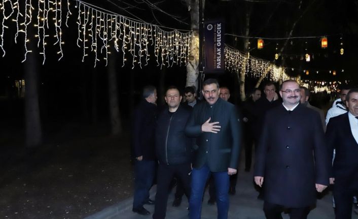 Vali Çiftçi, öğrencilerle sahur yaptı