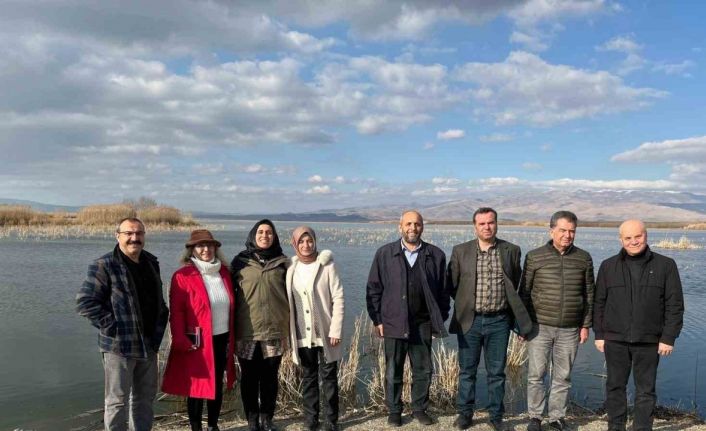 Valiliğin Eber Gölü’ne müdahale planı şekilleniyor