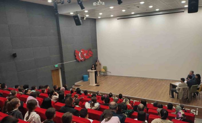 ’Vatan, millet, bayrak ve kahramanlık’ temalı şiir okuma yarışması düzenlendi