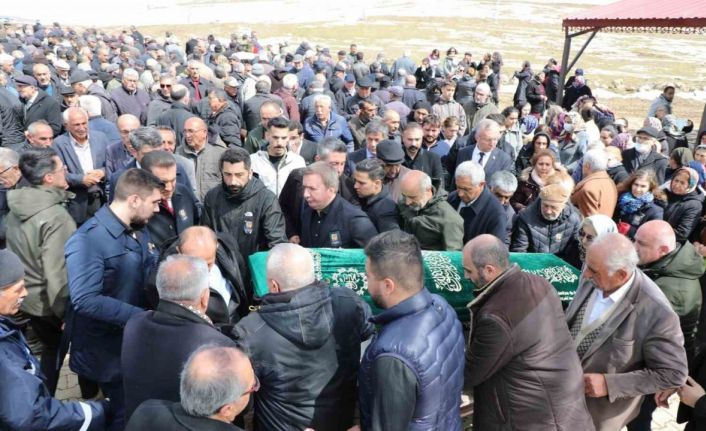Vefat eden Cemevi Dedesi Eroğlu, son yolculuğuna uğurlandı