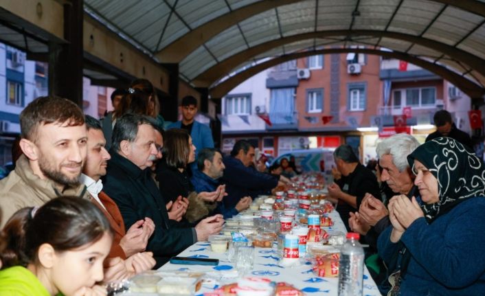 Yunusemre’de ilk iftar sofrası Karaköy’de kuruldu