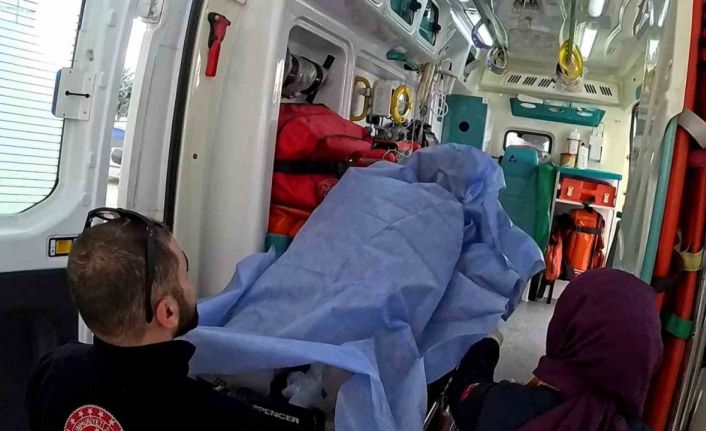 16 yaşındaki çocuk parkta bacağından bıçaklandı