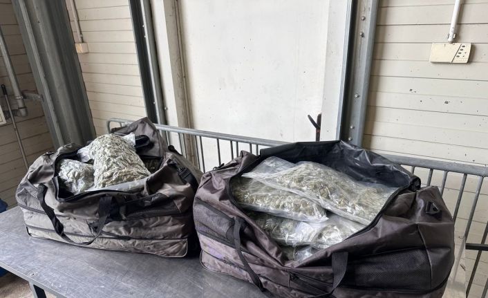 23 kilo 800 gram esrarı Türkiye’ye sokacaklardı