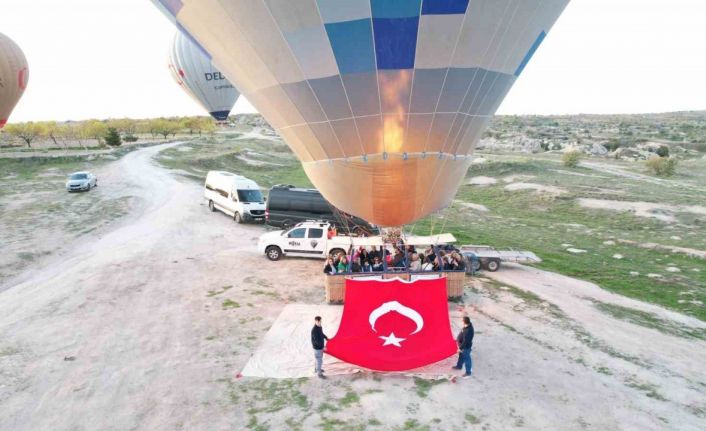 23 Nisan kutlamaları gökyüzünde başladı