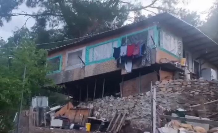 2 yıldır aranan firarı yatak odasının altına kazdığı tünelde yakalandı