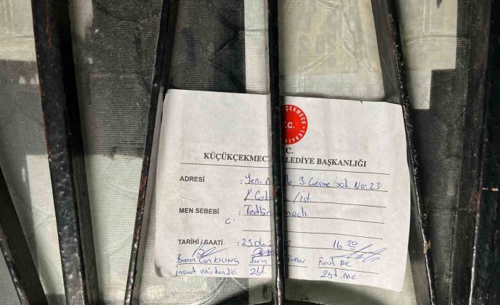 6.2 büyüklüğündeki deprem sonrası quot;riskliquot; olduğu değerlendirilen bina tahliye edildi