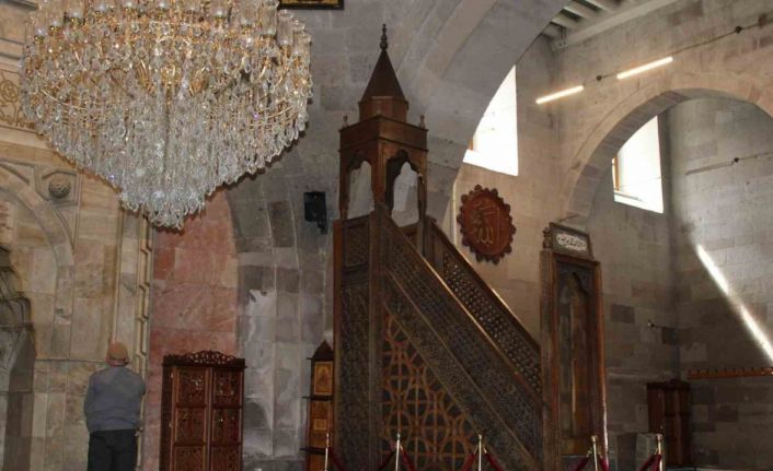 900 yıllık minber ilk günkü gibi ihtişamını koruyor
