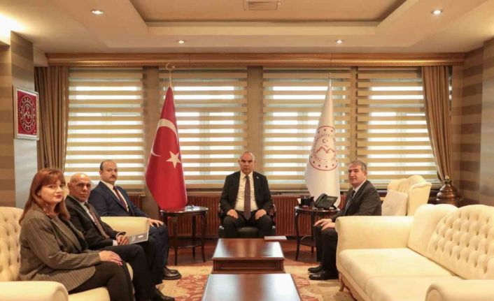 Ağrı Valisi Koç, Kütüphane Haftası dolayısıyla heyeti kabul etti