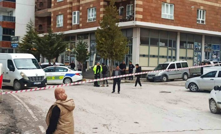 Ahlat’ta temel kazısı sırasında doğalgaz boru hattı delindi