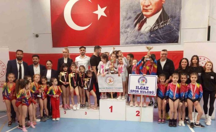 Alaşehir’de Artistik Cimnastik Turnuvası düzenlendi