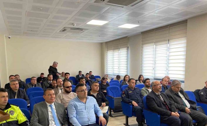 Alaşehir’de kurumlara doğal afetler konusunda bilgilendirme toplantısı