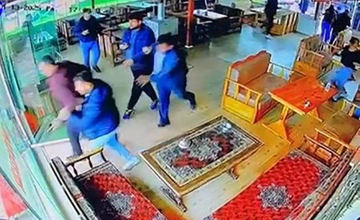 Amasya’da vatandaşların depremde kafeden kaçtığı anlar kamerada