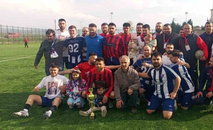Amatör lig maçında sahada başlayan kavga saha dışına taştı