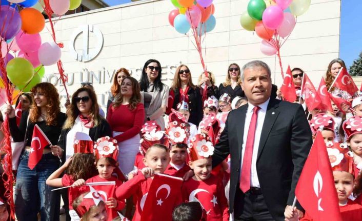 Anadolu Üniversitesinde minikler 23 Nisanı coşkuyla kutladı