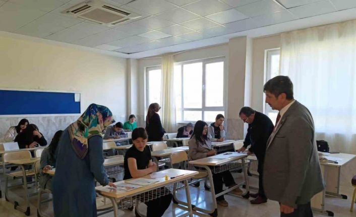 Anamurlu gençler, umre ödüllü bilgi yarışmasında heyecanla yarıştı