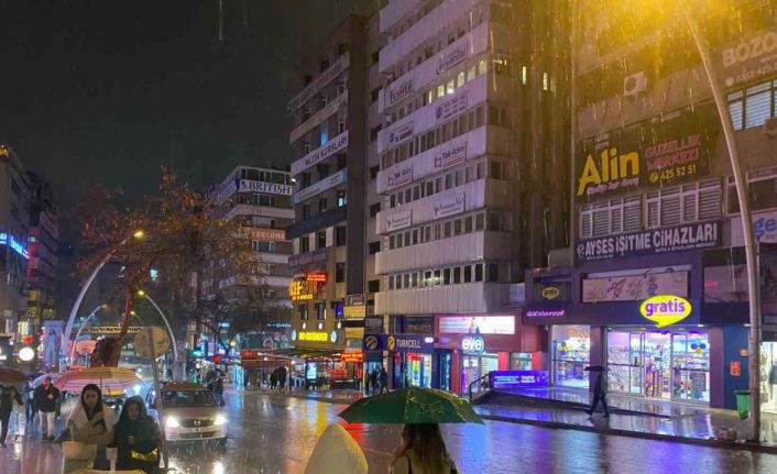 Ankara’da dolu yağışı etkili oldu