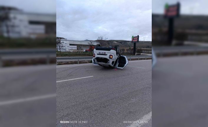 Ankarada kontrolden çıkan otomobil takla attı: 3 yaralı