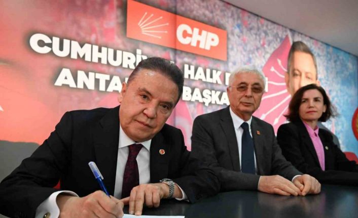 Antalya’da ilk imza Büyükşehir Belediye Başkanı Muhittin Böcek’ten