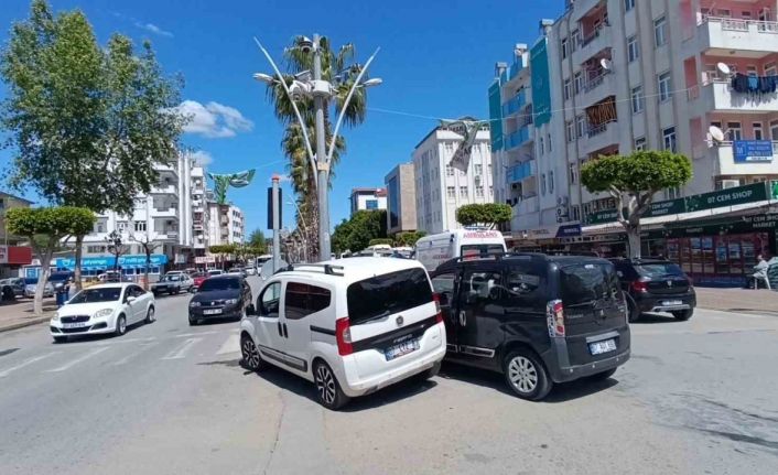 Antalya’da kırmızı ışık ihlali kazaya neden oldu: 1 yaralı