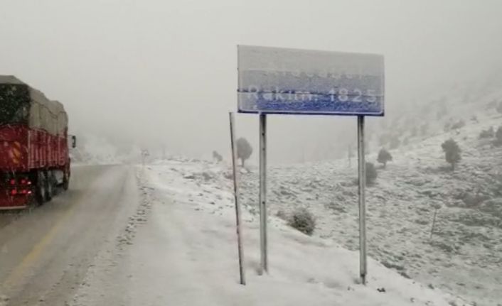 Antalyaya nisan ayında kar süprizi