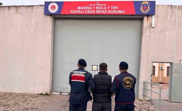 Aranan şahıs jandarmadan kaçamadı