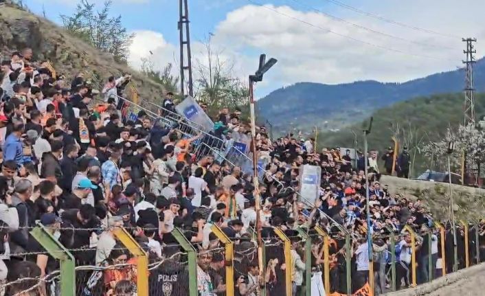 Artvin’de amatör lig maçında kavga çıktı, müsabaka tatil edildi