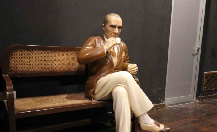 Atatürk heykeli depoya kaldırıldı