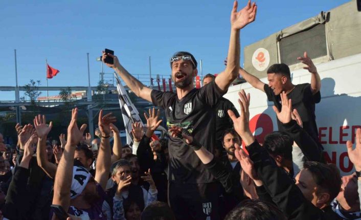 Aydınsporlular meydana indi, şampiyonluğu kutladı