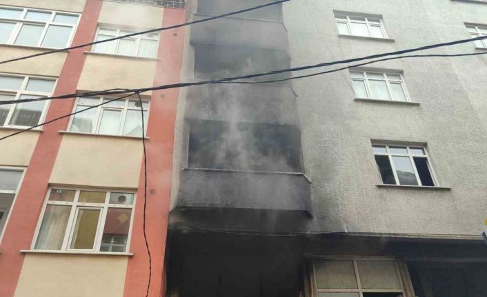 Bağcılar’da araç paspası üreten iş yerinde korkutan yangın