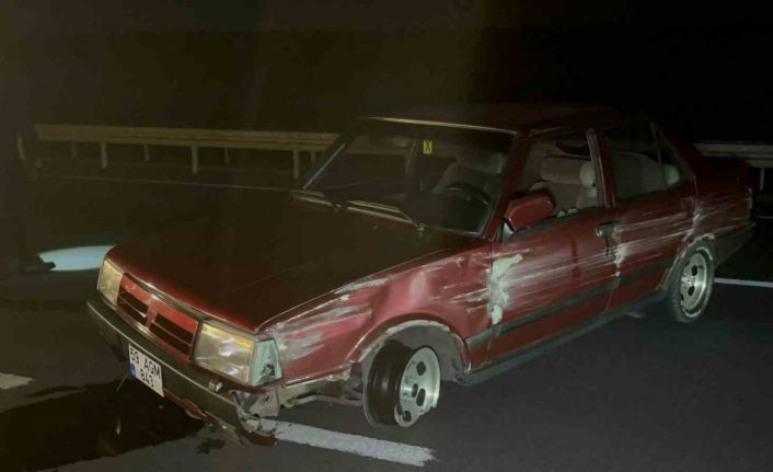 Bariyerlere çarpan otomobilin alkollü sürücüsü yaralandı