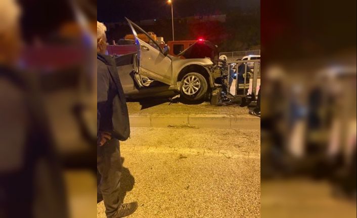 Bariyerlere saplanan otomobilin sürücüsü yaralandı